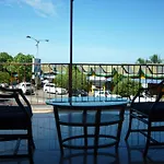 J &J Hotel