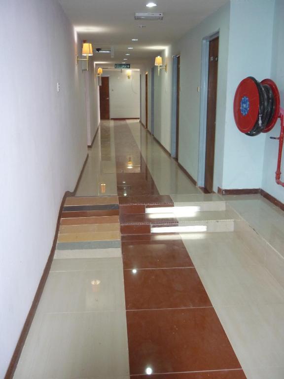 Economy hotel J &j 2*