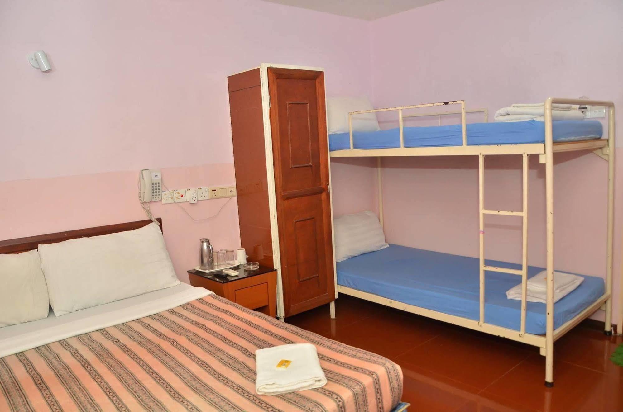 Economy hotel J &j 2*