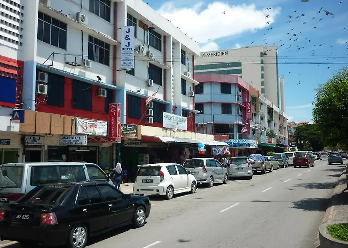 J &J Hotel